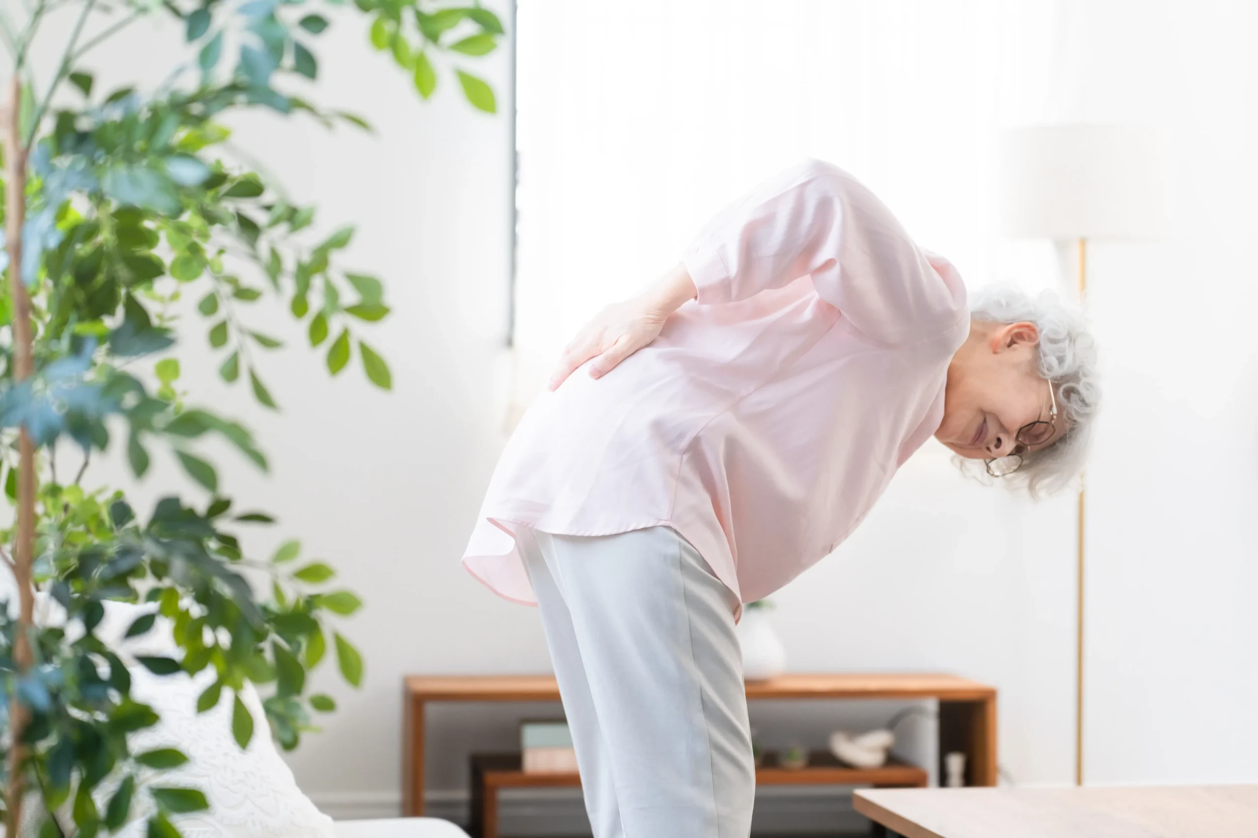 転倒から寝たきりを防ぐには？寝たきりを避ける“早めのケア”とおすすめのサービス